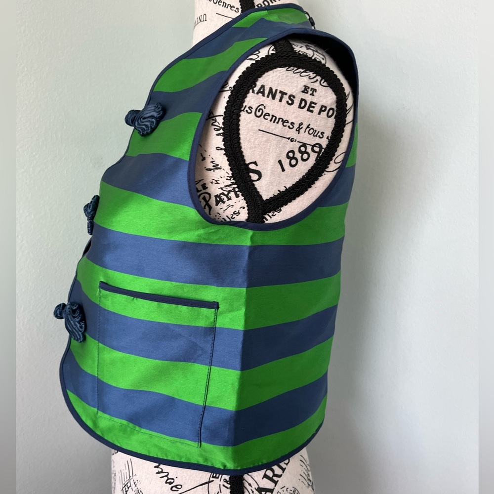 Vienna Vest in magnificent Emerald and Navy with Frogged closures. - Picture 9 of 10